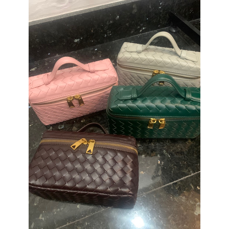Tas selempang bahan anyaman