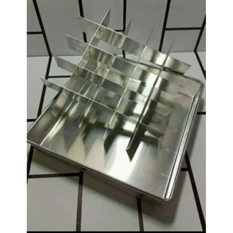 Loyang sekat 25 sekat/Cetakan loyang kue ukuran 20x20x4cm bahan alumunium