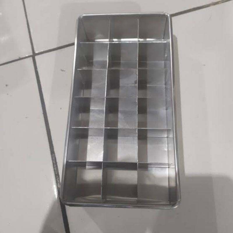 LOYANG BROWNIES SEKAT PERSEGI PANJANG.