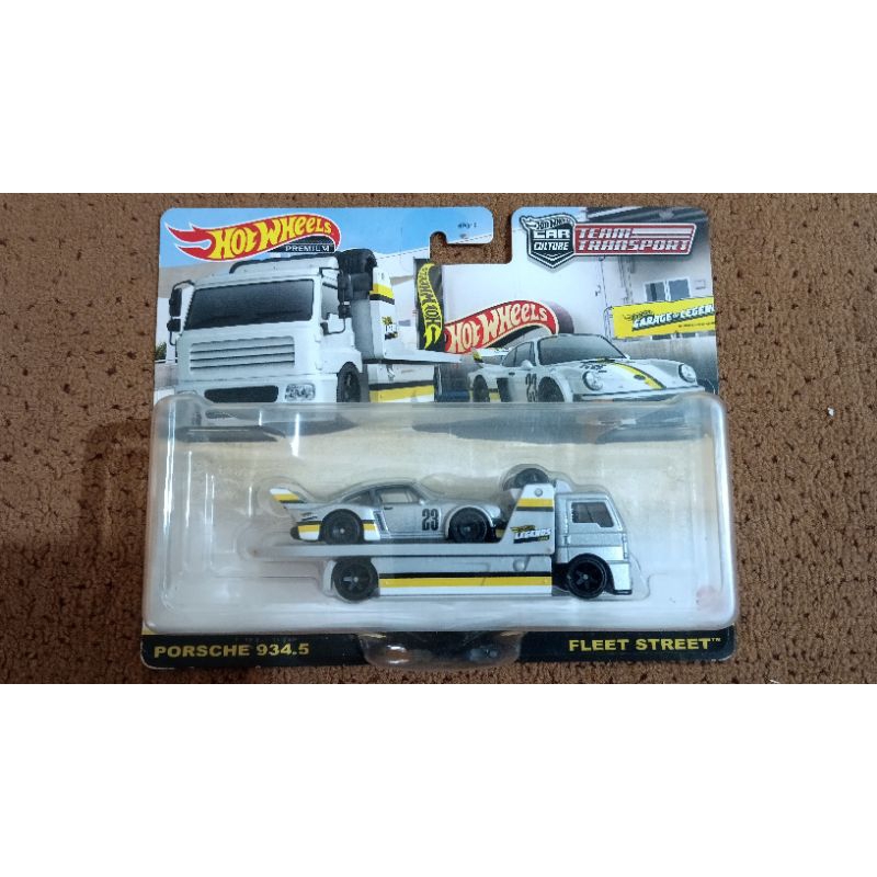 Hotwheels Team transport Porsche 934.5