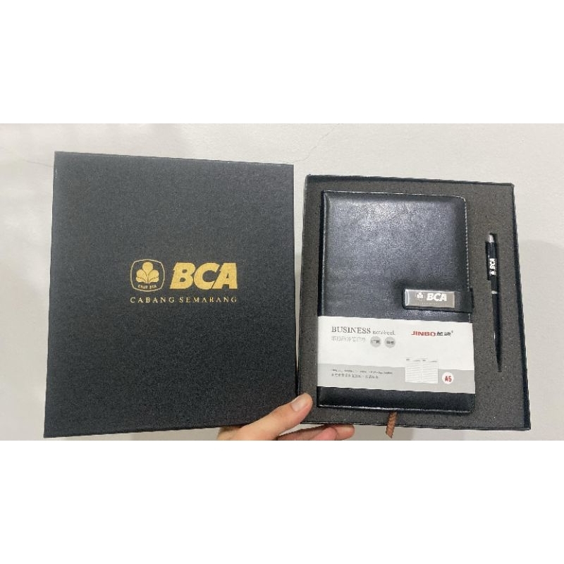 

Exclusive Gift | Gift Set 2IN1 | | Hampers Kantor | Souvenir Agenda Pulpen