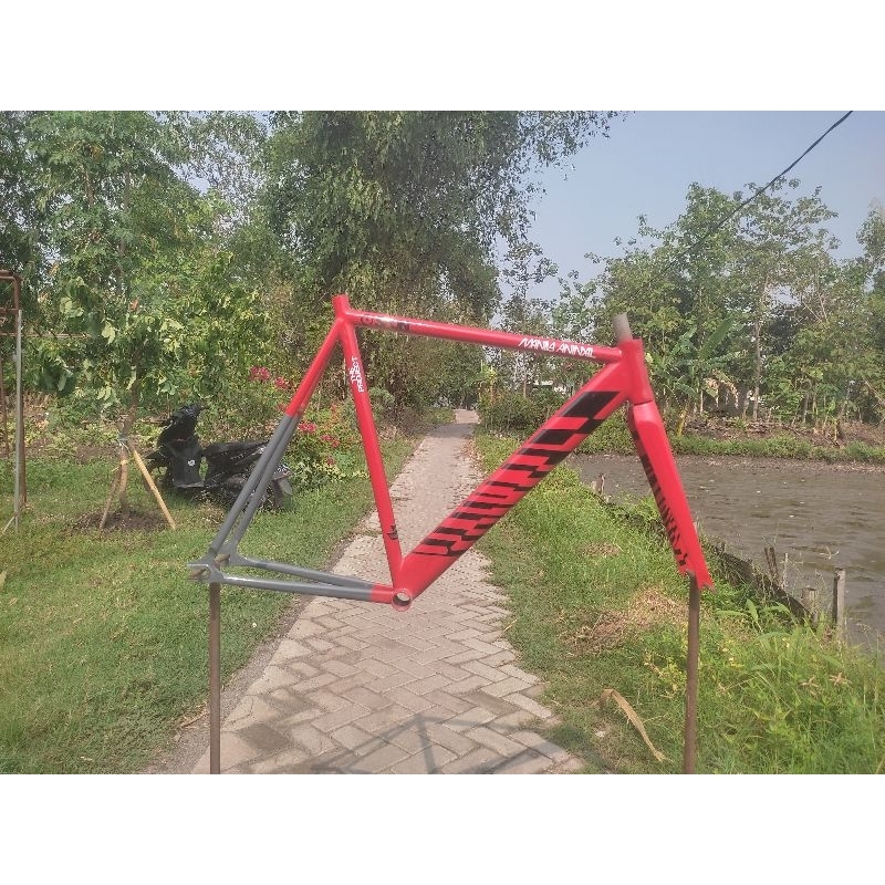 frame fork manila animal custom