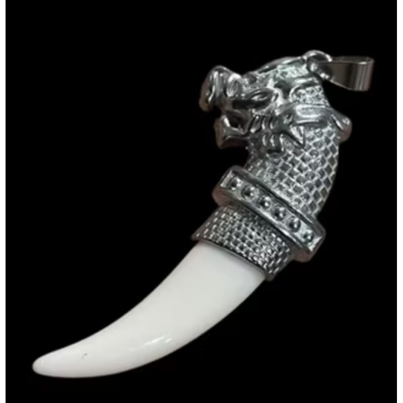 Liontin Taring Singa Pria Gagah - Perhiasan Unik Penuh Karisma