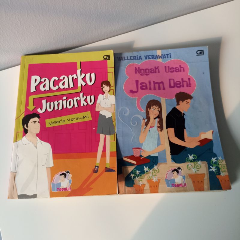 Novel Pacarku Juniorku, Enggak Usah Jaim Deh by Valleria Verawati (secondhand book, good condition)