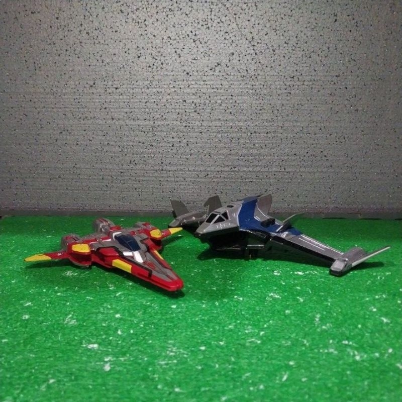 Pesawat Ultraman Max Dash Bird Ori Bandai 2005 dan Ultraman Dyna Super Guts Machine