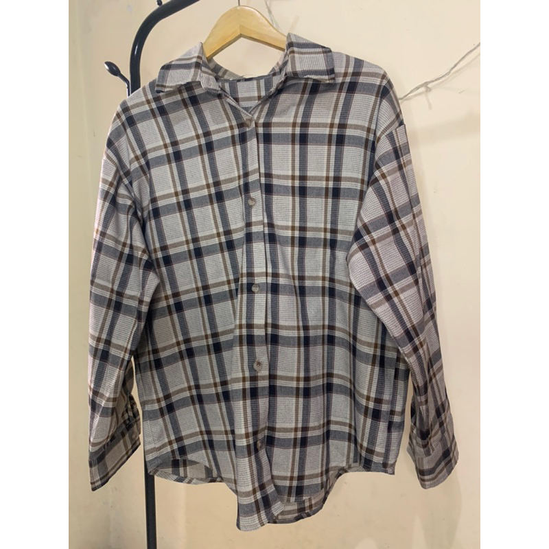 Kemeja flanel cream coklat