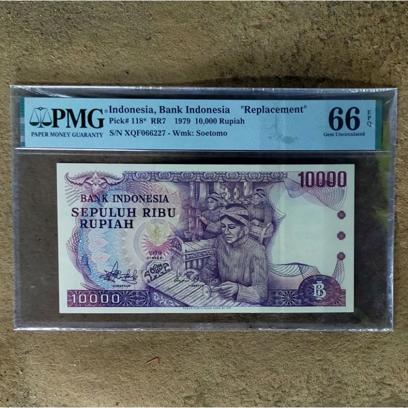 Uang Kuno 10000 Rupiah Tahun 1979 Gamelan Replacement PMG 66 EPQ