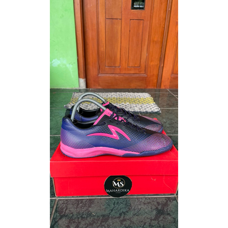 Specs light speed omega sz 42 like new