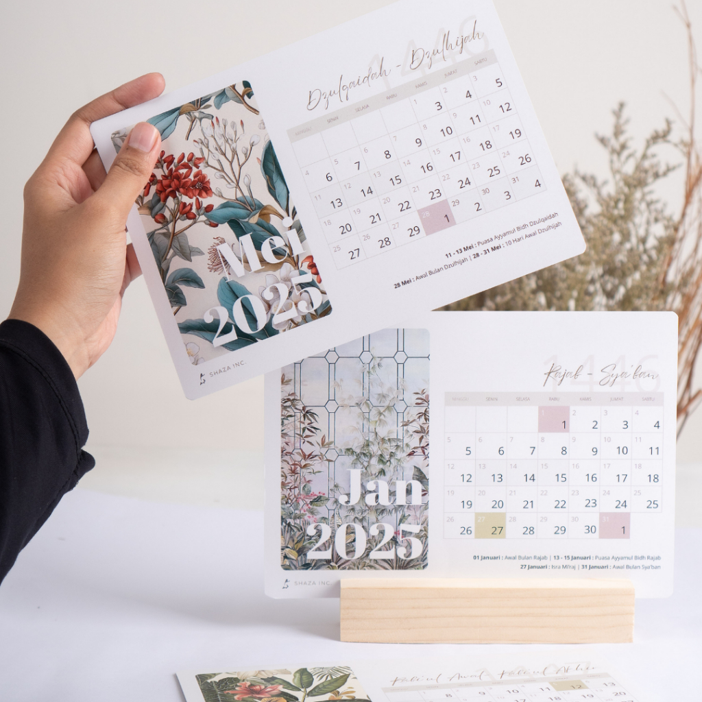 

Shaza Inc | Kalender Meja Islam Hijriyah 2025 | Kalender Meja Kayu | Kalender Meja Aesthetic