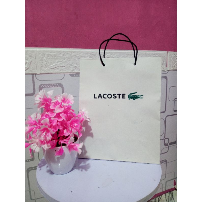 

papperbag lacoste (harga 2pcs)