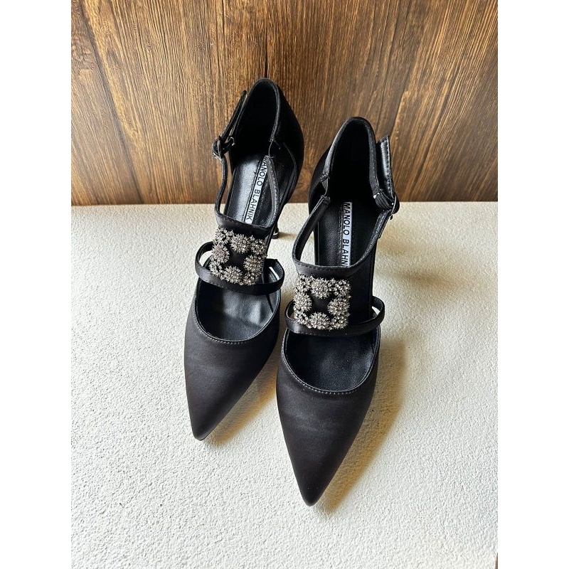 sepatu heels manolo blahnik hitam berlian termurah