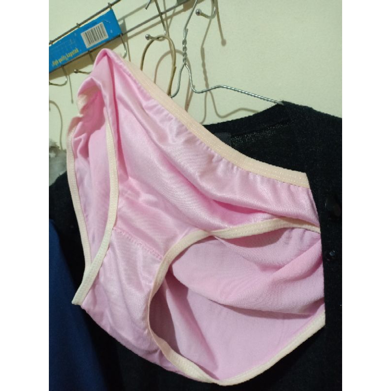 Celana Dalam Aroma Khas Wanita