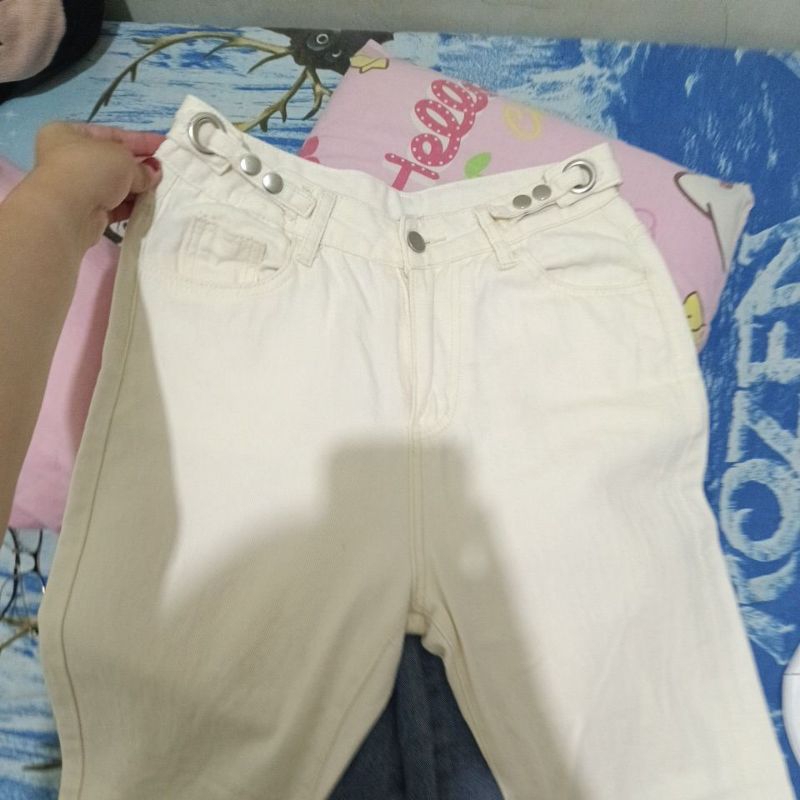 LULU JEANS APRICOT/CREAM KONDISI BARU