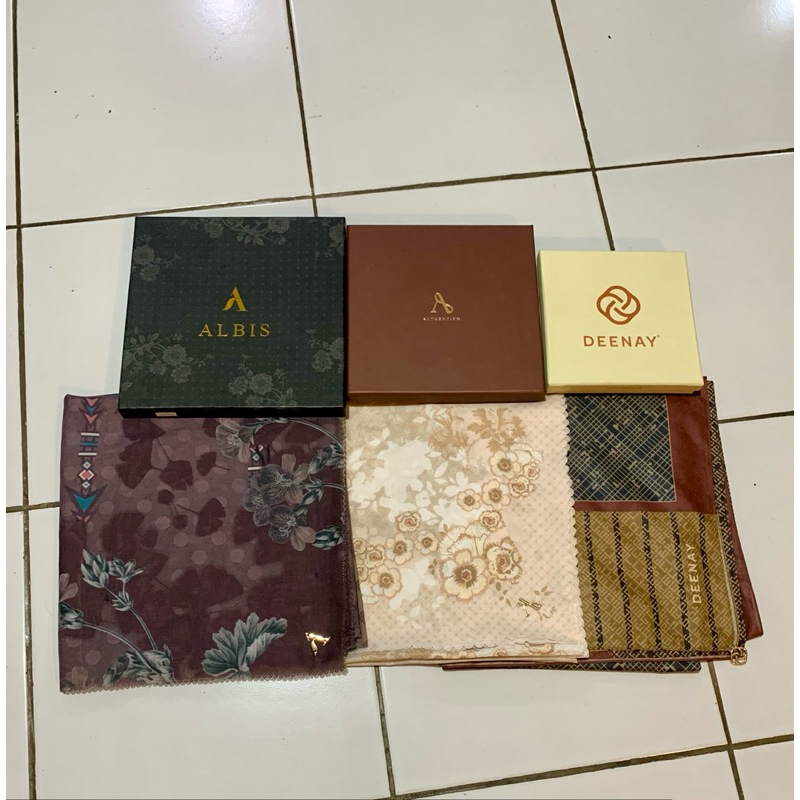 Preloved Hijab Deenay, Authentism, Albis