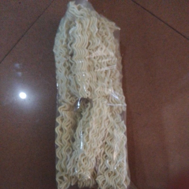 

Mie kuning kering uk 250 gr termurah..