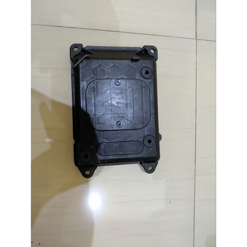 Tutup balast headlmp toyota harrier 2005 - 2014