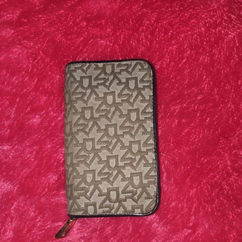 dompet DKNY