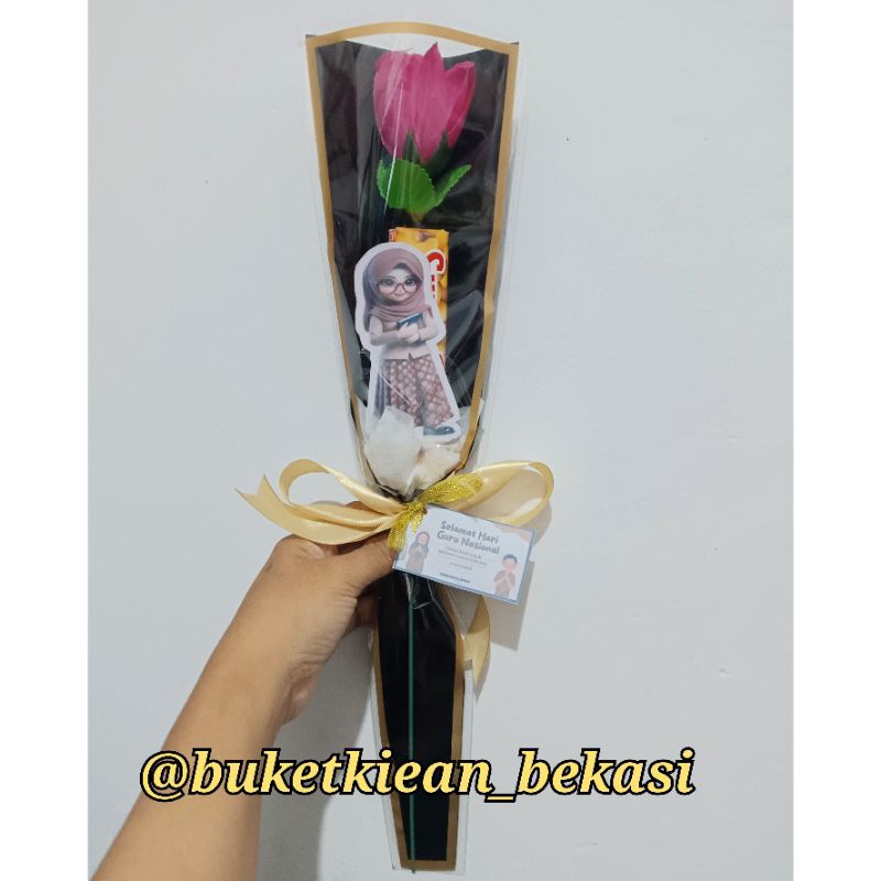 

buket hari guru/ souvernir hari guru/ buket coklat Silverqueen 25gram / buket coklat/ buket hari guru/ buket valentine/ buket hari ibu/ buket wisuda/ buket Snack/ buket mawar setangkai