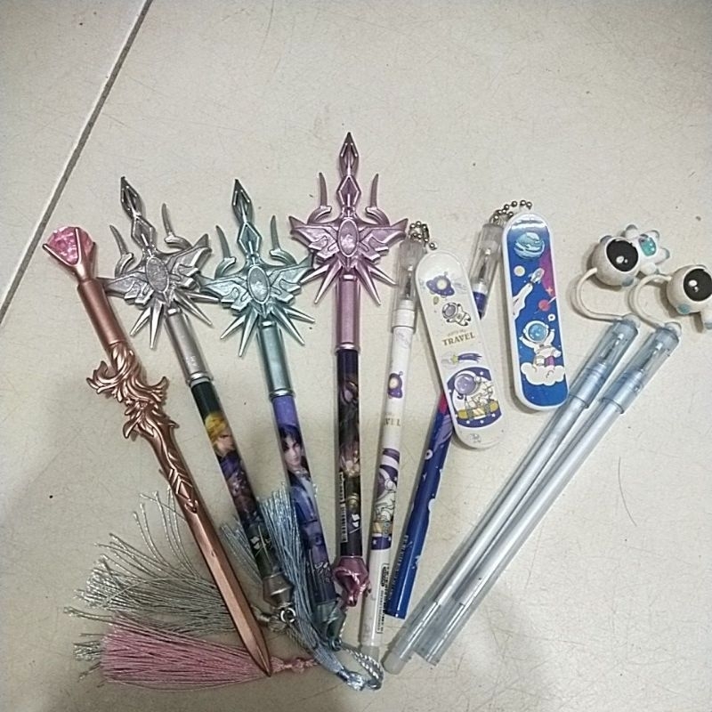 

(1pcs) pena karakter cowok