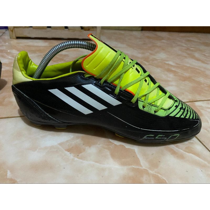 Sepatu Bola Adidas F30 TRX HG