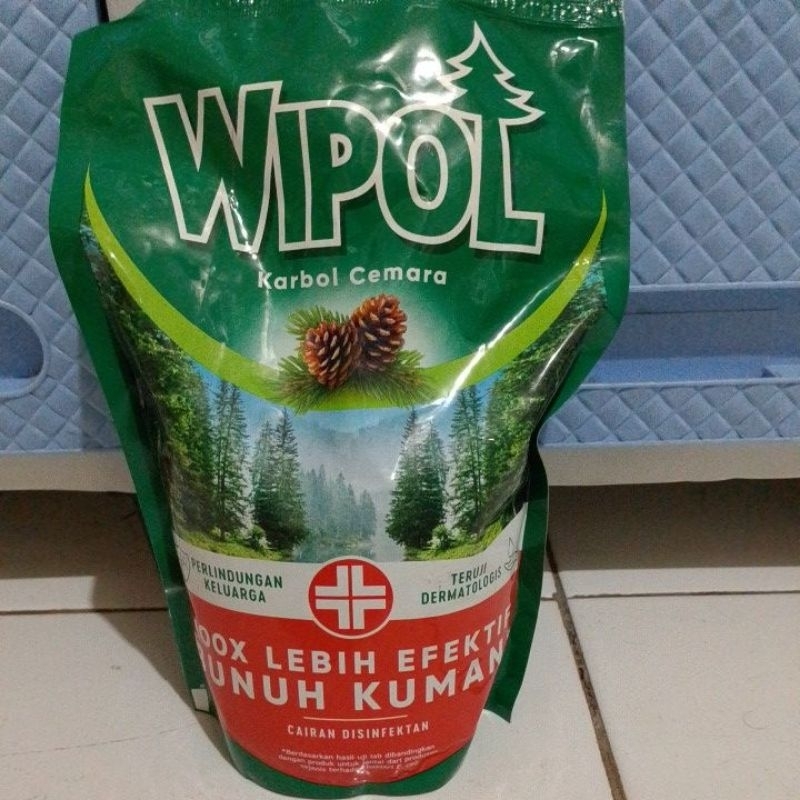 Wipol Karbol Cemara 750ml