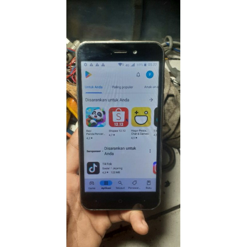 Handphone SPC  type Hyphone L60i Ram 2/16GB android 8.1.normal segel. No minus.Mesin normal Segel.Du