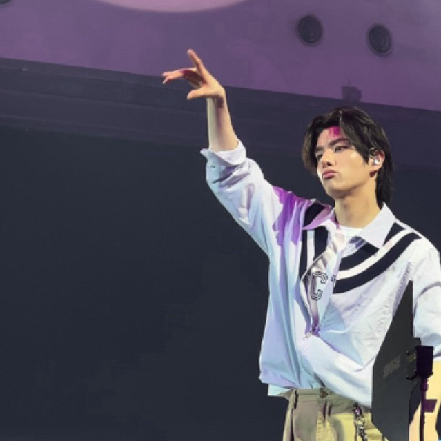 Link CO YZY R2 Enhypen