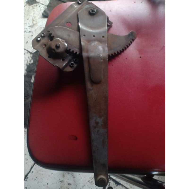 regulator belkang bagian kiri honda civic deluxe/civic oma