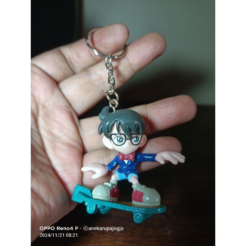 gantungan kunci action figure detektif conan