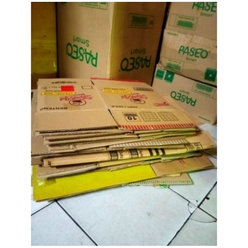 

Kardus bekas 90-97% line new ukuran random untuk packing dijual per kg
