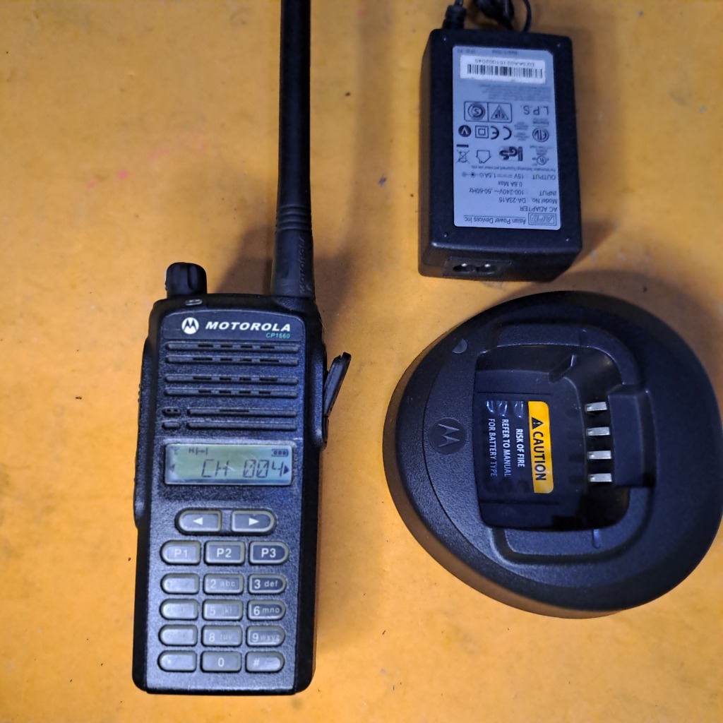HT MOTOROLA CP1660 VHF 136MHZ MADE IN PHILIPPINES ORIGINAL  FREKUENSI VHF136.000 SD 174.000 MHZ