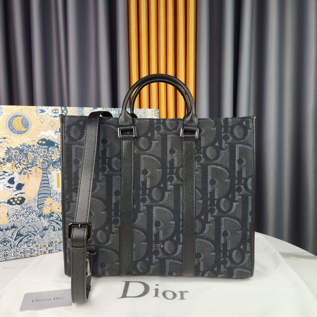 Tas D East-West Tote Maxi Oblique Jacquard FULL HITAM AP6651-6 Q061Q