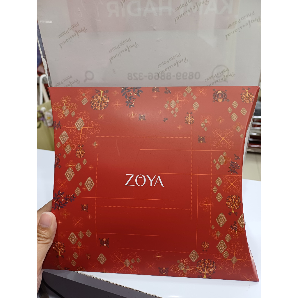 

PACKAGING KERUDUNG ZOYA BOX UNTUK HADIAH UKURAN 20 CM x 18 CM