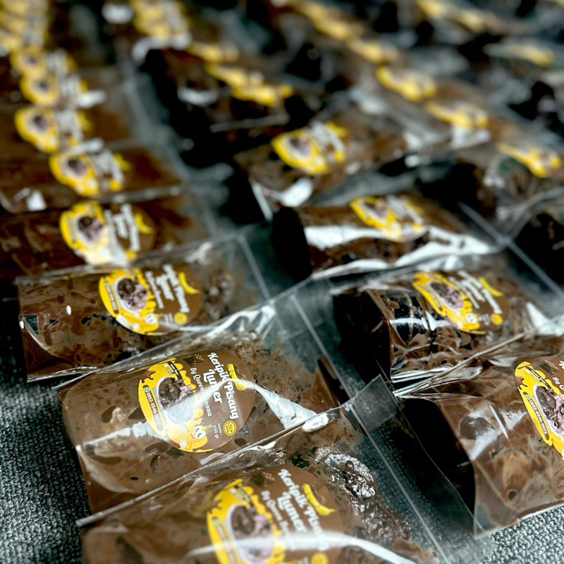 

KRIPIK PISANG COKELAT LUMER Cokelat Melimpah Cemilan Viral, oleh oleh Makassar
