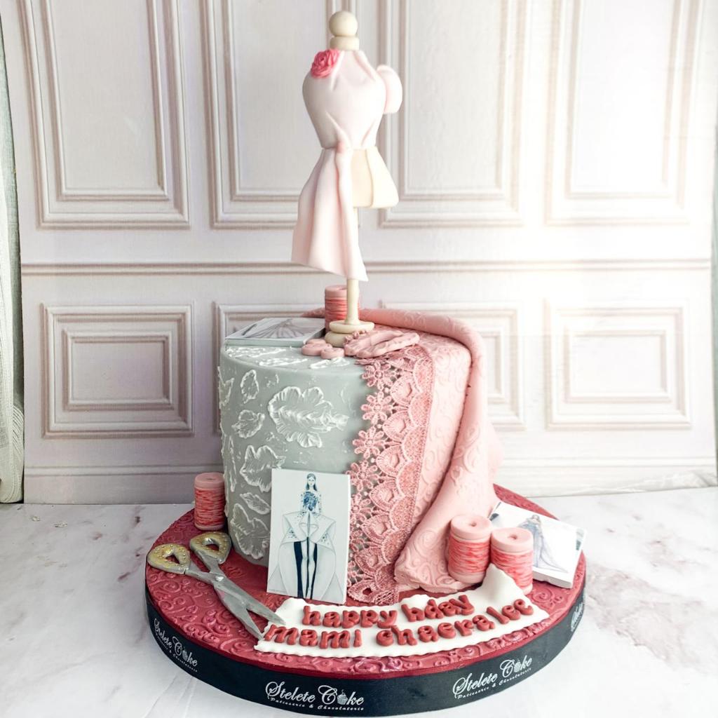 

Kue Ulang Tahun/Birthday Cake/Kue Ultah Tema Designer/Kue Tema Baju/Kue Birthday Jakarta