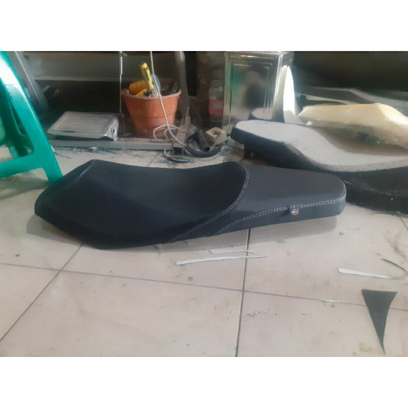 jok xeon busa latek kulit mbitech  carera