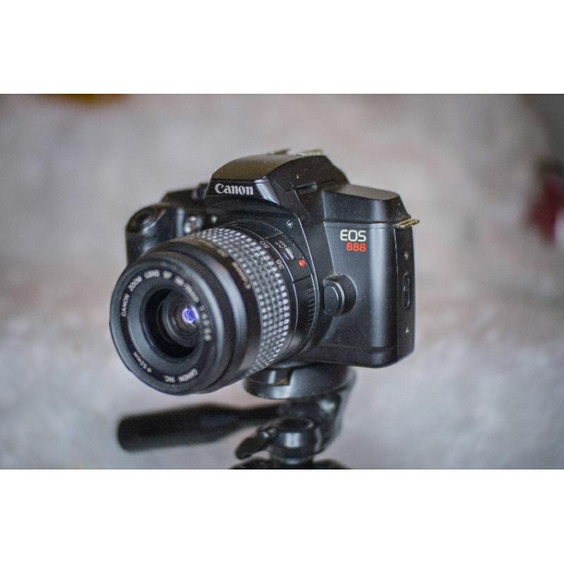 Kamera analog jadul lengkap lensa AF . Canon eos 888