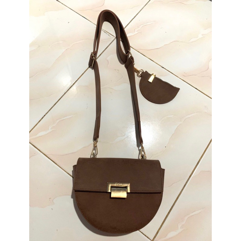 preloved-slingbag flicka