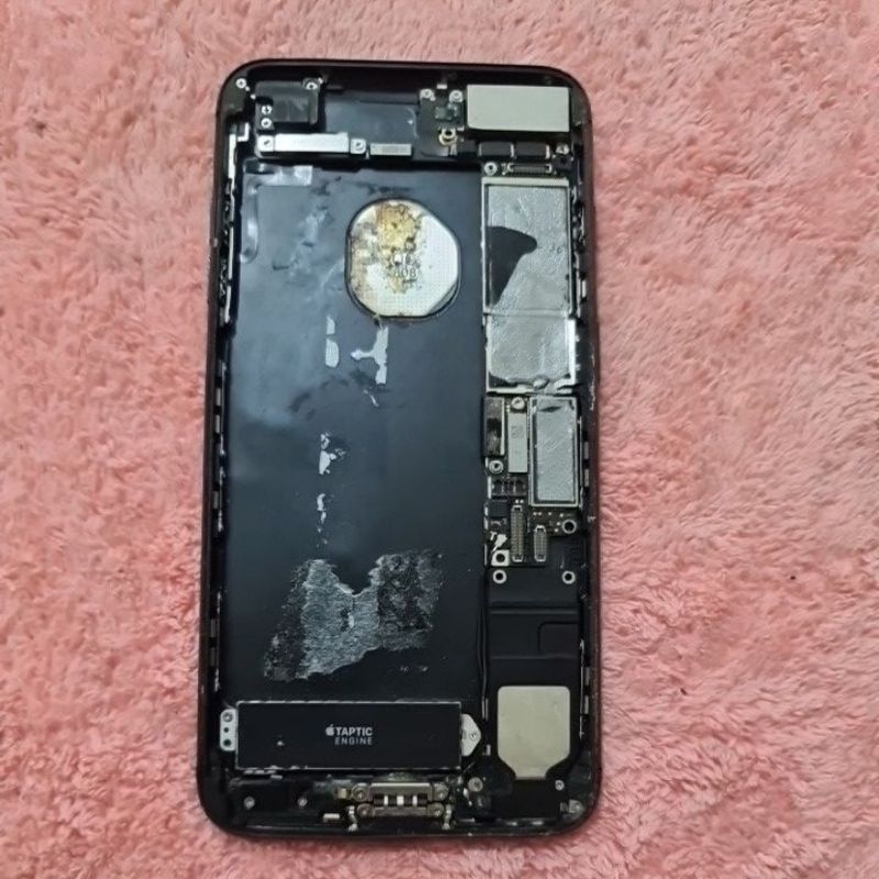 MESIN IPHONE 7 PLUS MODELA1784 HIDUP NORMAL MESIN SEGEL BELOM PERNAH SERVIS SELENGLAPNYA BACA DIBAWA