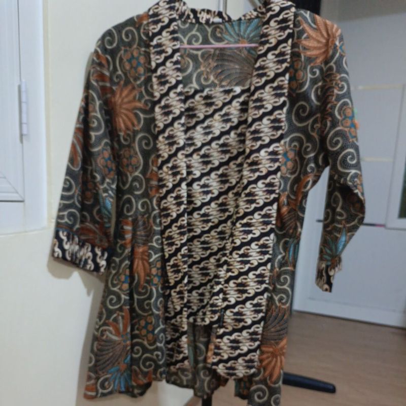 Kebaya Batik Wanita Kutu Baru