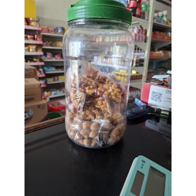 

25. kue kacang campur kacang telor