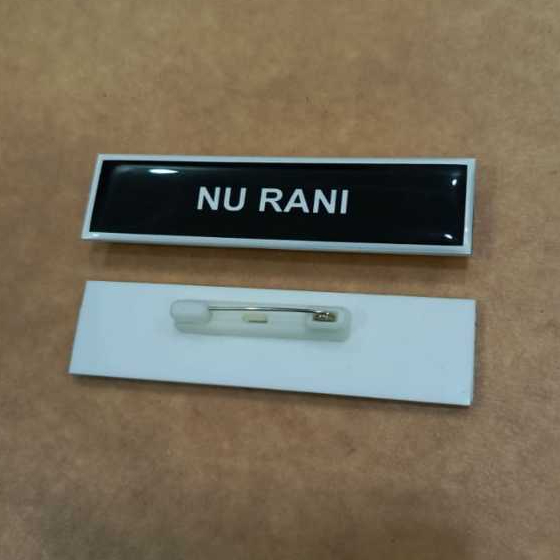 

PAPAN NAMA / NAMETAG AKRILIK PENITIK