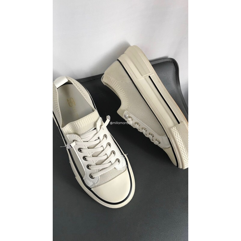 Preloved heels/flatshoes/sneakers masih baru (+kardus)