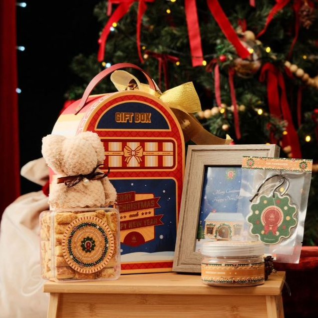

MAINE HAMPERS | christmas hampers natal cookies parsel custom parcel gift hadiah | giftbynamu
