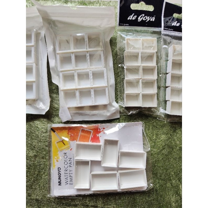 

Empty half pans untuk cat air | preloved watercolor