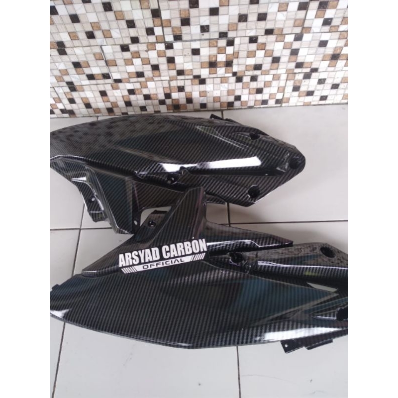 COVER SAMBUNGAN BODY KIRI KANA VARIO TECHNO 110 KARBU LAMA KARBON