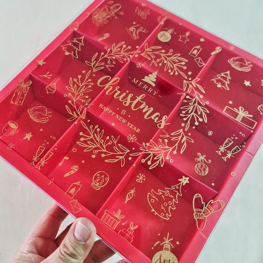 

( 5 pcs ) kotak mika packaging hampers kue natal box merah art carton sekat 9 untuk packaging kue lapis legit mini dus christmas ukuran 22 x 22 x 4.5 cm