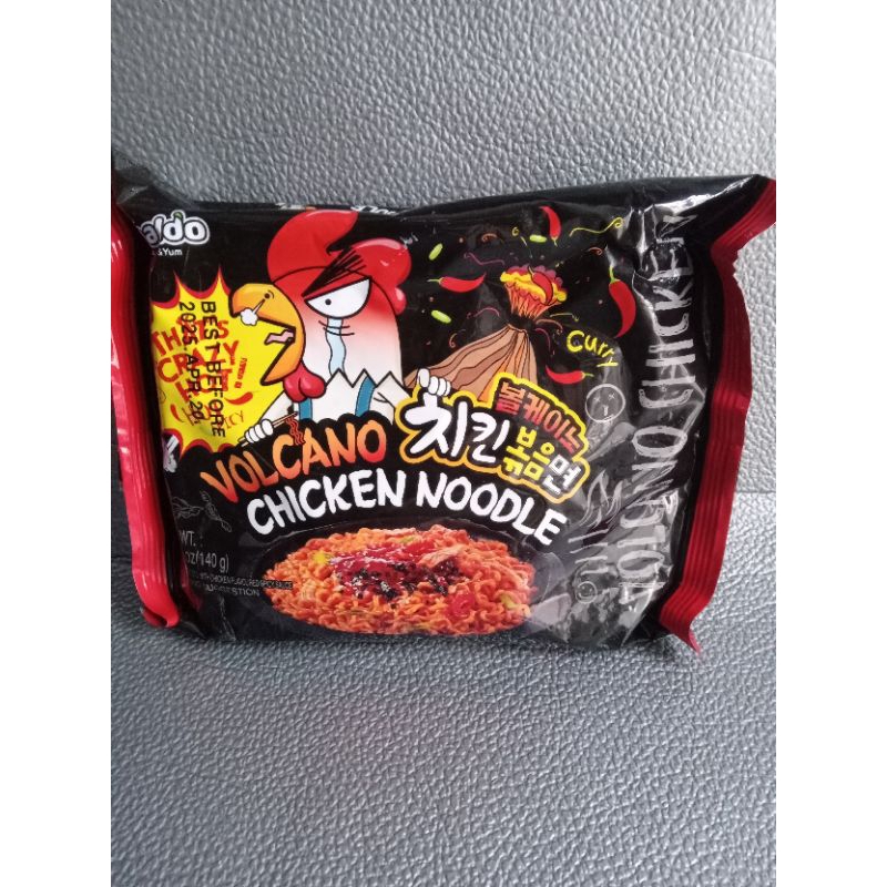 

Mie Instan Super pedas volcano Spicy Chicken Noodle 140gr