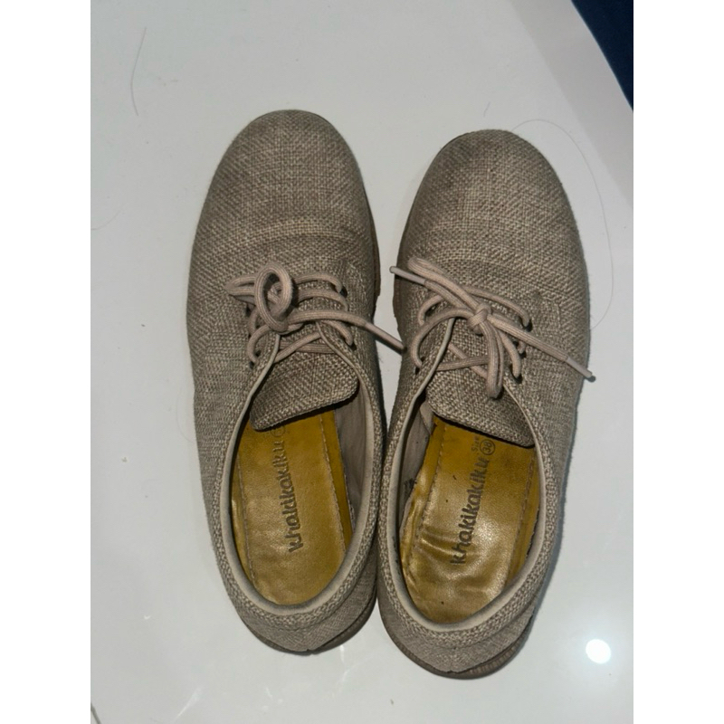 PRELOVED SEPATU KHAKIKAKIKU SIZE 38