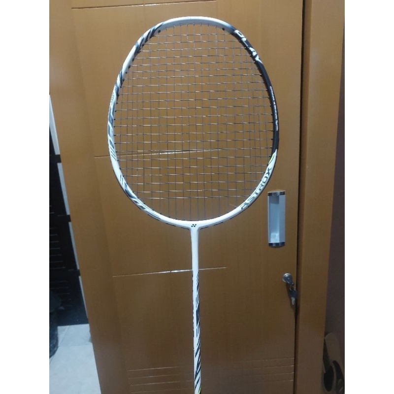 Raket badminton bekas second Yonex astrox 99 play second